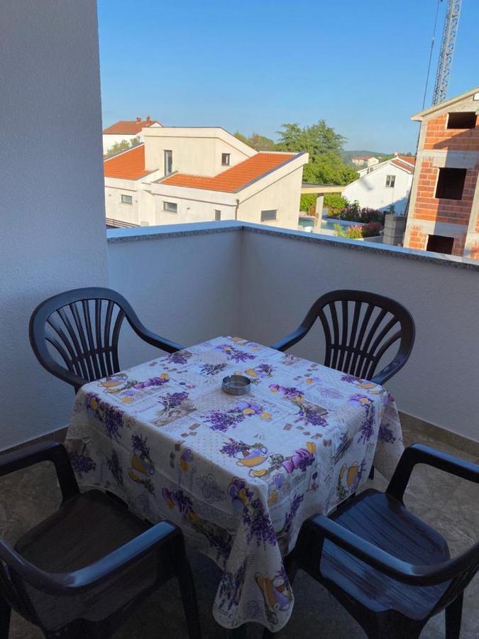Apartments Ivana With The Pool Rovinjsko Selo Exterior foto
