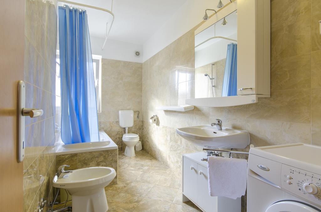 Apartments Ivana With The Pool Rovinjsko Selo Exterior foto